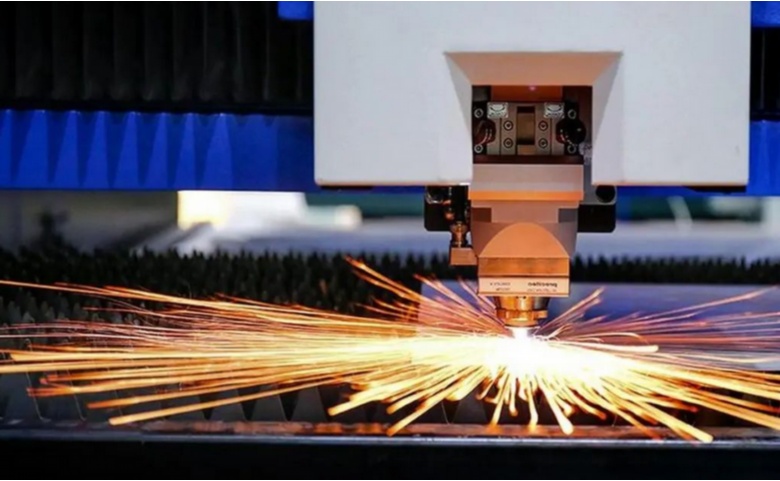 激光膜切機vs光纖機：柔性材料與金屬材料設備價差分析