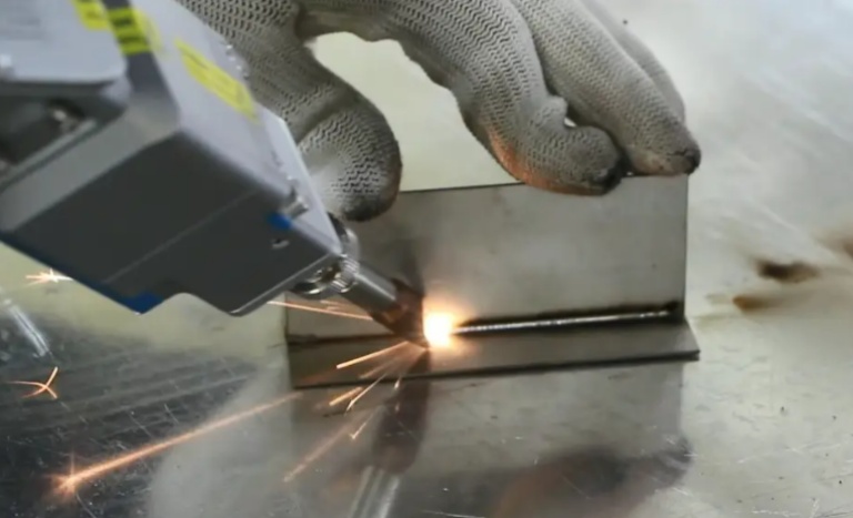 精密激光焊接機(jī)與光纖激光焊接機(jī)價格對比分析